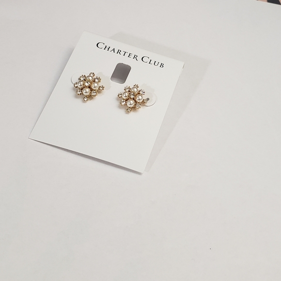 Charter Club, NWT, Gold tone, pearl clear rhinestone cluster pierced earrings - Picture 3 of 10